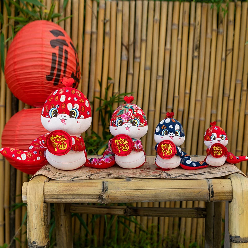 Boneka mewah maskot Tahun Ular, mainan mewah kartun zodiak ular dekorasi Tahun Baru China hadiah Tahun Baru 2025