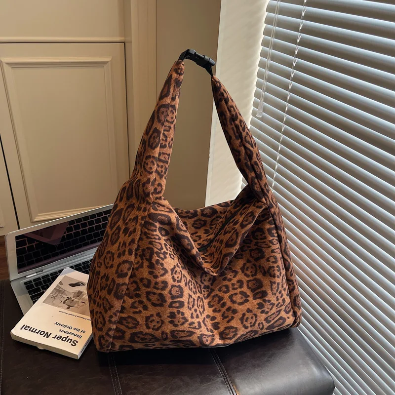 

Новая женская сумка через плечо с леопардовым принтом, большая вместительная текстурированная повседневная сумка через плечо, повседневная универсальная и простая пригородная сумка