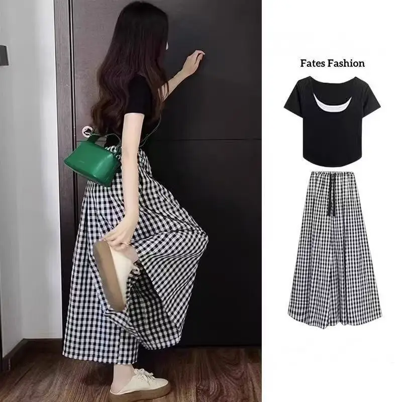 T-shirt and pants set