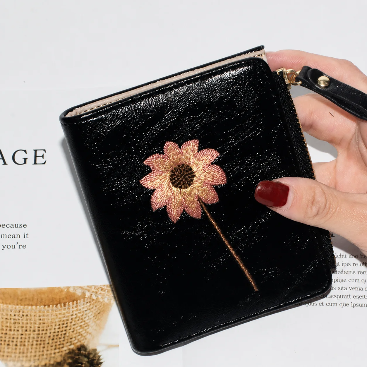 Women's Short Wallet PU Leather Cute Sunflower Embroidered Purse Zipper Coin Pocket Large Capacity Multi-Card Organizer