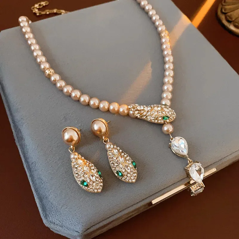 

Vintage Serpentine Suit Silver Needle Diamond Pearl Zircon Earrings Luxury Earrings Pendant Necklaces Ornament For Women