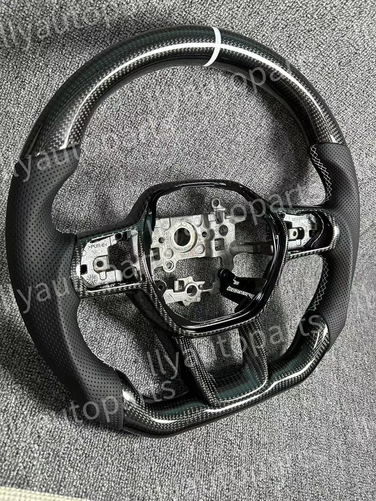 Schwarzes Lederlenkrad aus Echtcarbon für Honda Civic 11. Generation 2022-25 – Detail 2