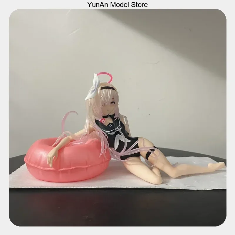 12cm Blue Archive Badeanzug Plana Sitzende Pose Anime-Figur Sammlerstück Desktop-Dekoration Geschenk