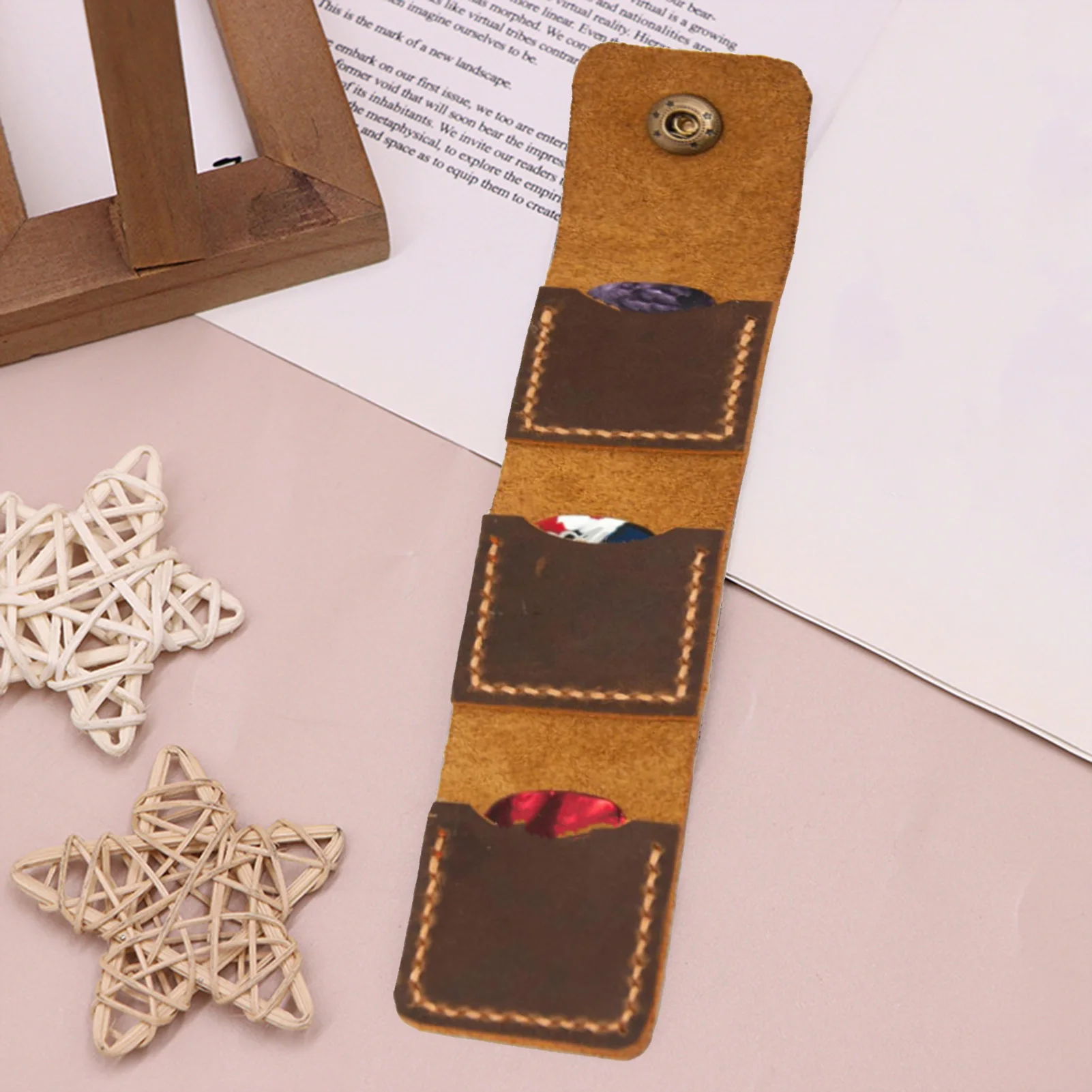 Guitar Pick Case 3 Slots Pick Holder Bag Faux Leather Guitar Pick Storage Pouch with Snap Closure for Guitar Lovers Accessories