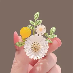 Fashion Enamel Sakura Flower Brooches For Women Romantic Cute Pearl Daisy Flower Brooch Party Office Laple Pins Jewelry Gifts