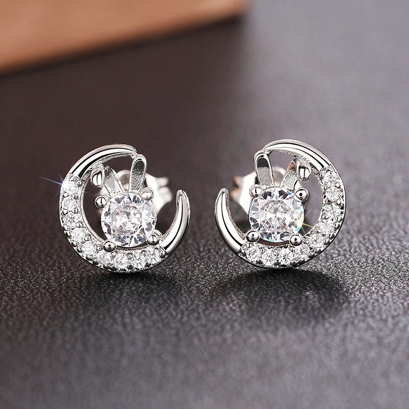 Huitan Kreative Damen-Ohrstecker, Kaninchen mit Mond, schillernde CZ-Ohrringe, ausgefallenes Geburtstagsgeschenk, Modeschmuck