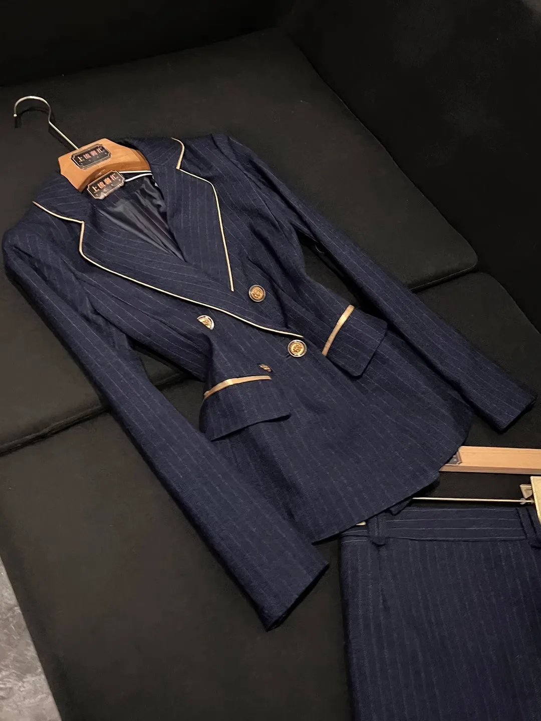 Setelan Jas Wanita Modis 2025, Pakaian Formal Mewah nan Anggun X23, Pakaian Profesional dari Produsen Cina