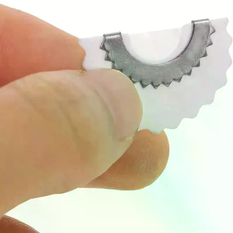 1Pcs Magic Fun Bird Caller Tongue Warbler Bird Wacky Whistle Magic Tweeting Noisemaker Toys Tricks Gift