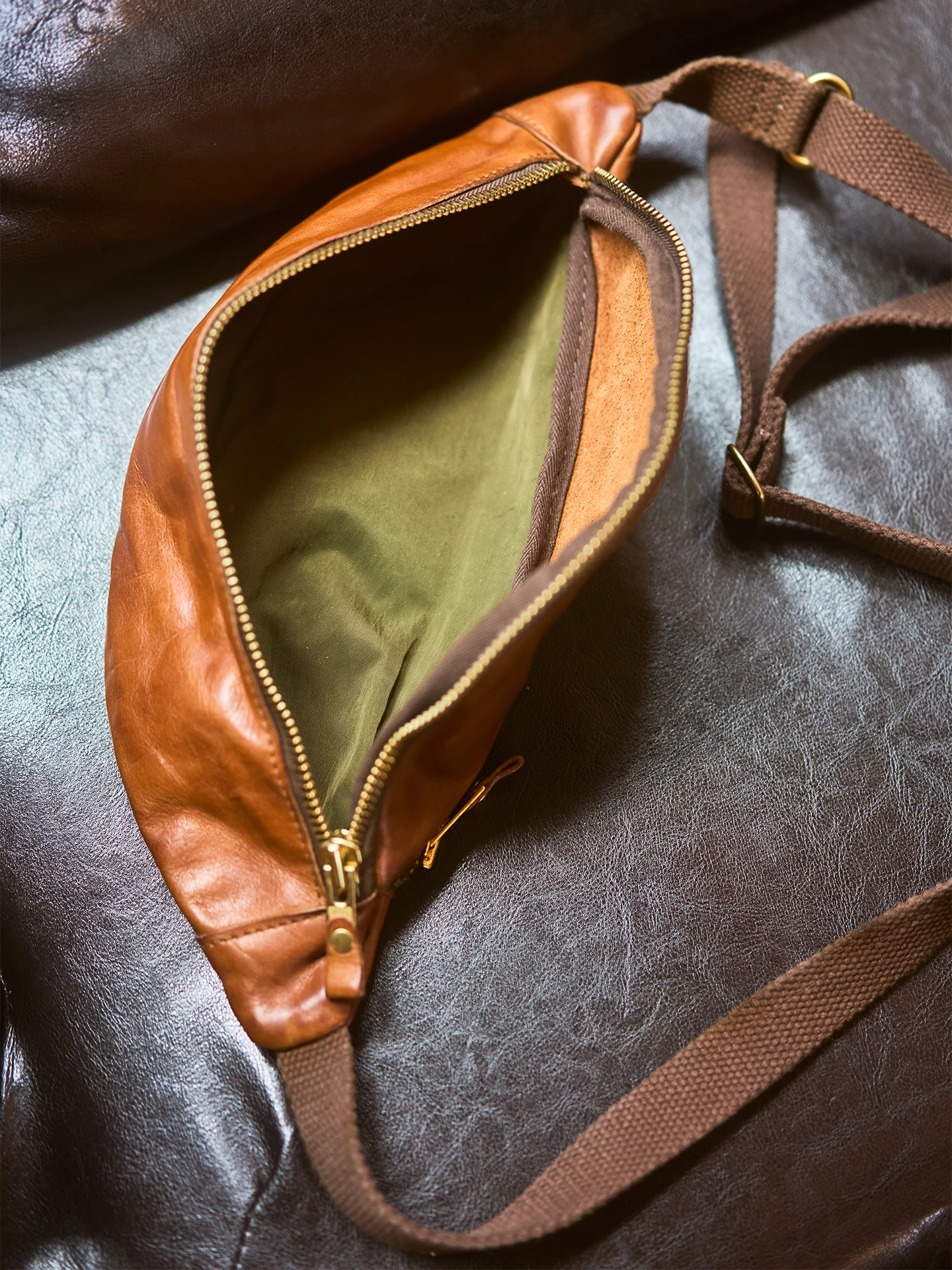 outdoor sports travel luxury genuine leather men's chest bag simple casual designer handmade brand cow leather crossbody bag