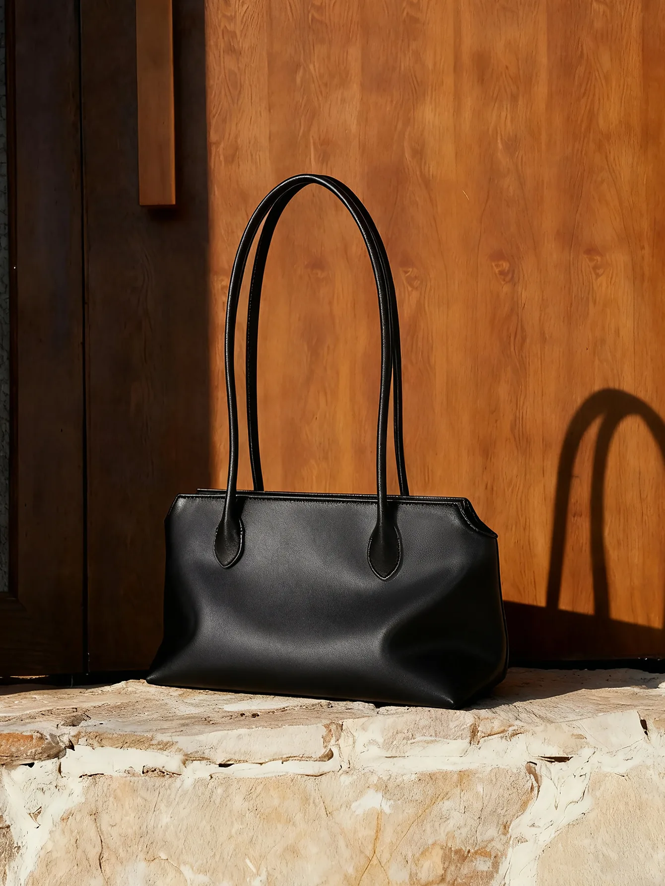 Women's Real Leather Tote Bag Large Capacity Armpit Bag Light Luxury Handbag for Commuting to Work