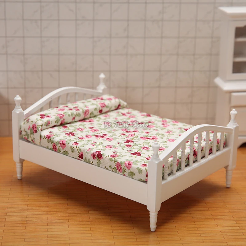 Maison de courses-Ensemble de table de chevet en bois blanc marron, petit lit à beurre floral, meubles miniatures, jouet de jeu de simulation pour enfants, décor de chambre à coucher, 1/12