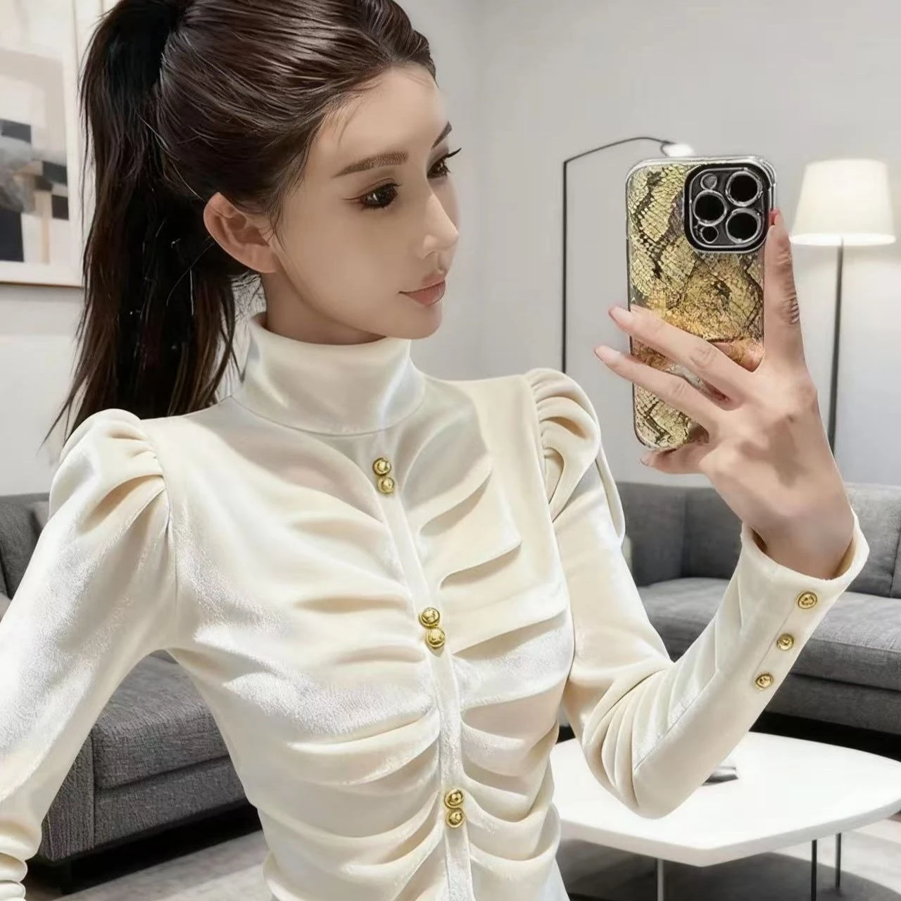 Camisa superior de terciopelo Beige de manga larga plisada con cuello de tortuga para mujer primavera otoño, ropa de mujer Tops de terciopelo camisas