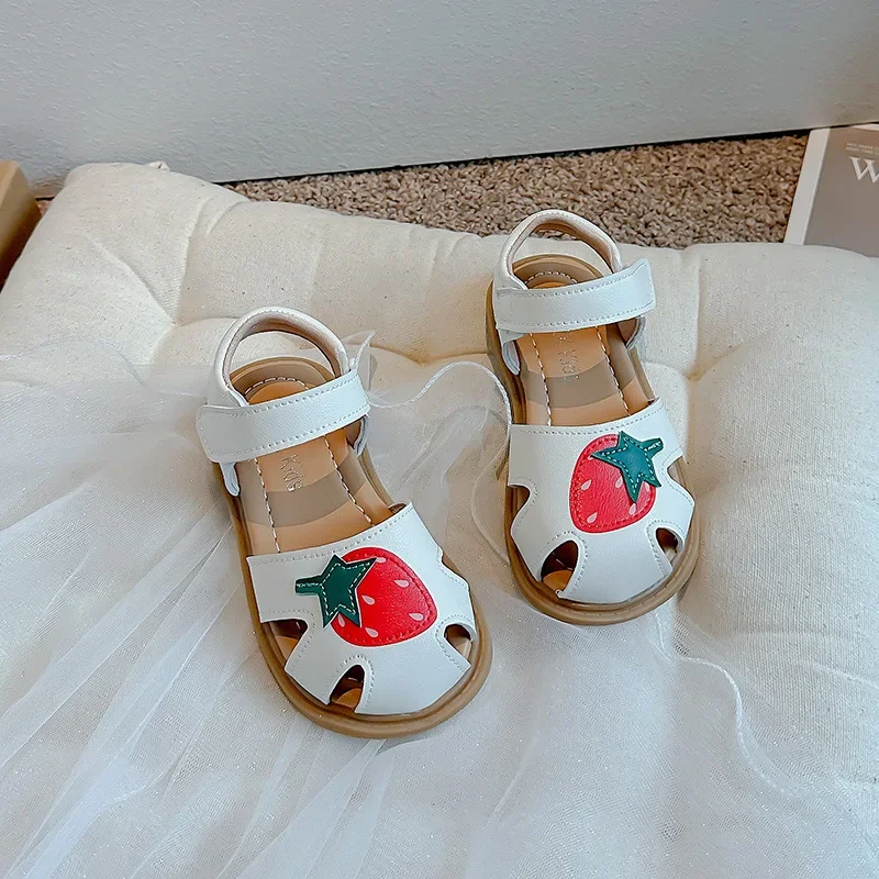 Children Sandals for Girl 2024 Summer New Fashion Sweet Strawberry Anti-kick Soft Sole Cut-outs Walking Anti-slippery Beach Shoe