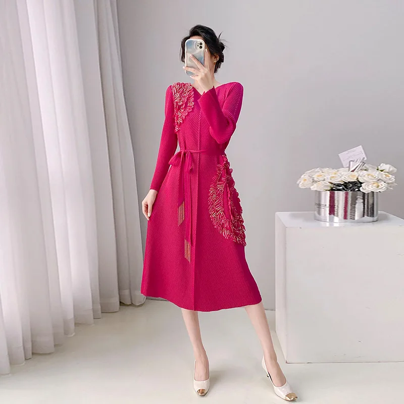 

Directly From The Manufacturer 2025 Autumn New Pleated Bronzing Fringed Flower V-neck Lace-up Women's Casual Dress