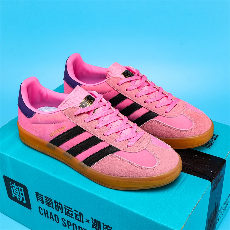

The 2025 new model shoes of N brand feature the 1904 retro distressed finishing technique combined with trendy elements.