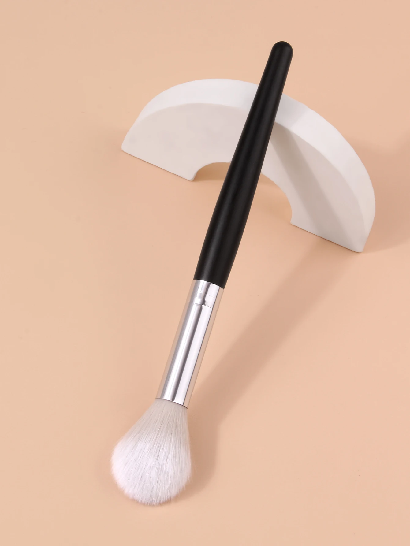 Professional Fluffy Blush Brush, Soft Makeup Brush for Blush Bronzer Highlighter, Seamless Powder Blending Face Cosmetic Tool