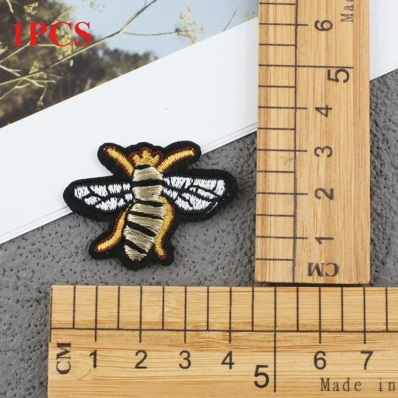 

Лидер продаж, семейная тканевая наклейка с вышивкой из мультфильма «Маленькая пчелка», Шмель, полный набор наклеек на сумку «Маленький жук»