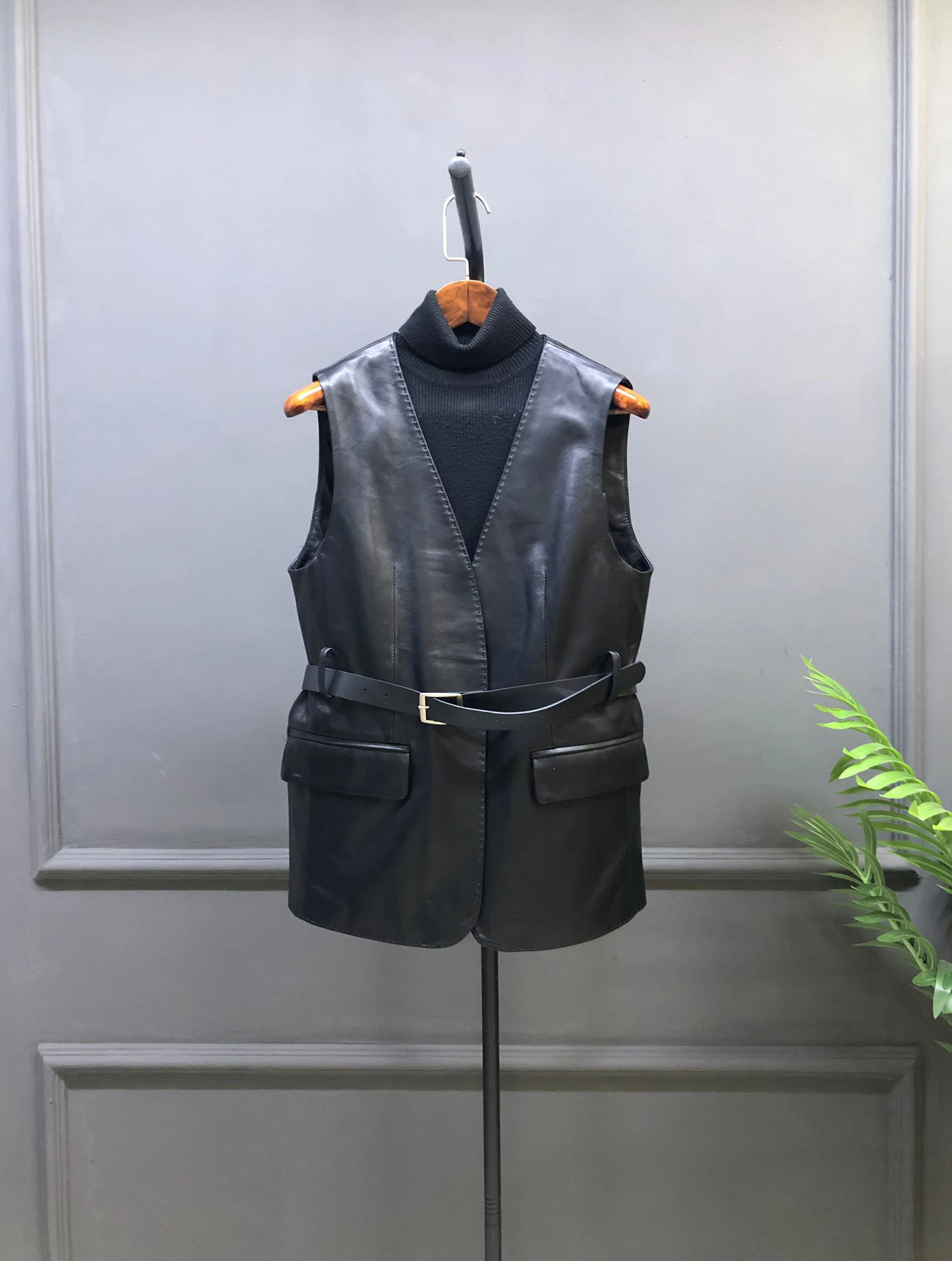 Modieuze V-hals middellange afslankende leren jas Dames schapenvacht losse bovenkleding Sli-jas Trendy bikerjas