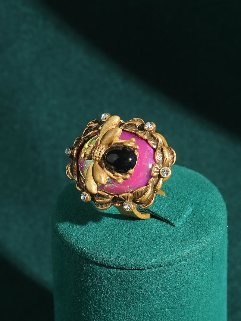 Vintage Schmuck Rosa Bienen-Opal-Ring für Damen Antik-Goldplattiert Strass-Motten-Design Verstellbarer Luxus-Ring Hohe Qualität Jubiläums-Geschenk