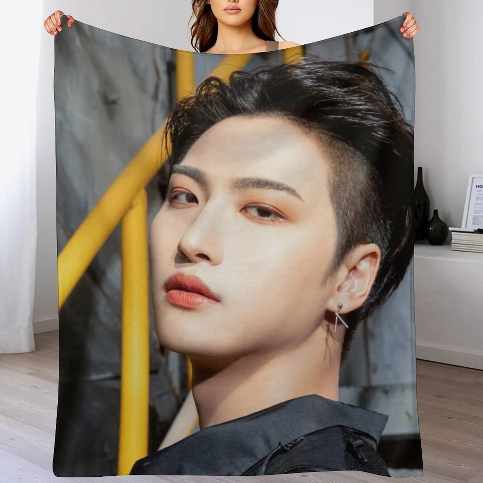 ATEEZ SEONGHWA THE WORLD EP.1 : MOVEMENT GUERRILLA Throw Blanket