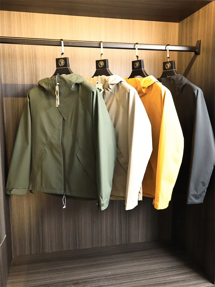 

Мужская уличная куртка свободного покроя, ветрозащитная, водонепроницаемая, с капюшоном, функциональный саржевый материал, осенне-зимний цвет, модная городская...