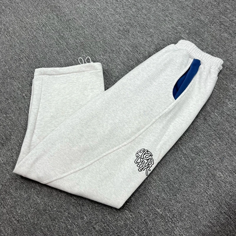 Rote Patchwork-Jogginghose für Herren mit Stickerei, elastischem Bund, gebürstetem Futter, Colorblock-Design, lässige Streetwear-Trainingshose – Detail 3
