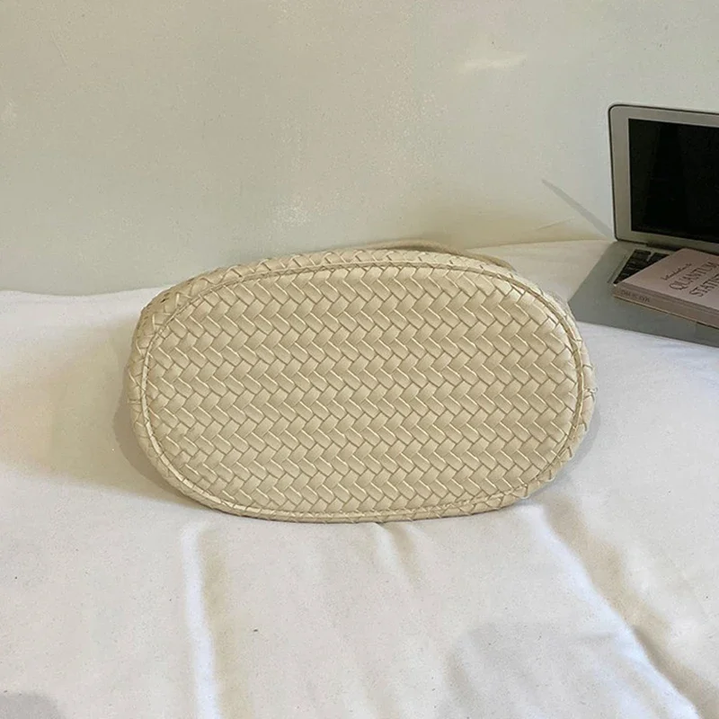 Rattan-Geflochtene Hohle Schultertasche mit Passender Geldbörse, Sommer-Shopper für Markt, Strand und Pendeln, Leichte Handtasche mit Offener Webung – Detail 3