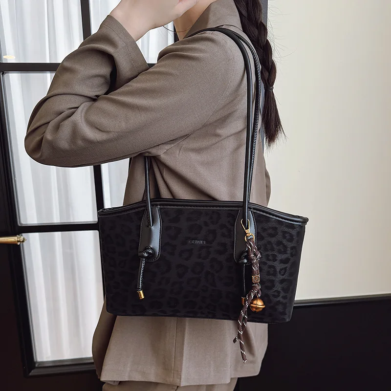 

2025 Premium Vintage Bag for Women - Unique Leopard Print Tote (Versatile Commuter Shoulder & Underarm Purse