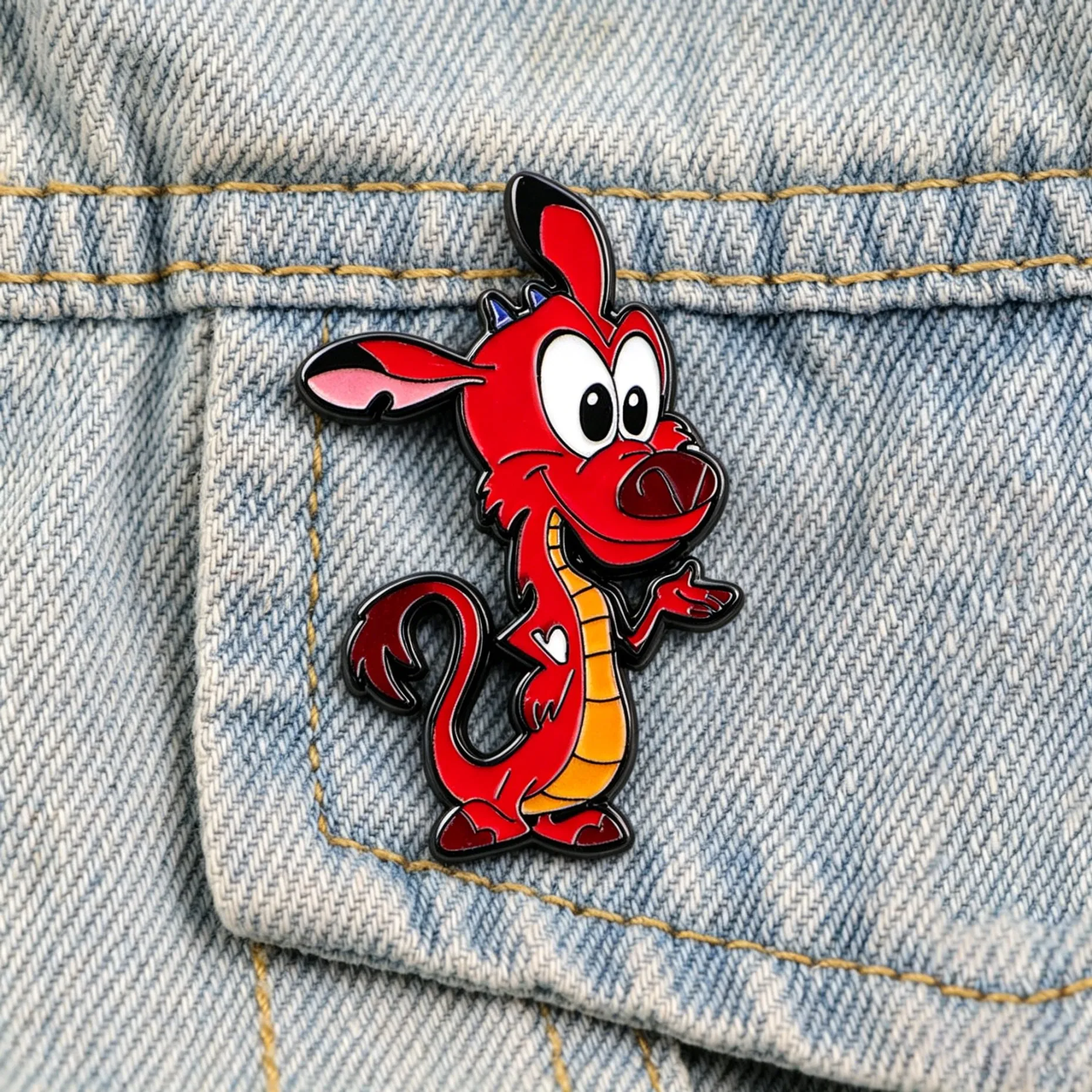 Niedliche Cartoon Roter Drache Emaille-Anstecknadel Film-Brosche Lustige Anstecknadel für Rucksäcke Kleidung Geschenk Jacken Dekoration