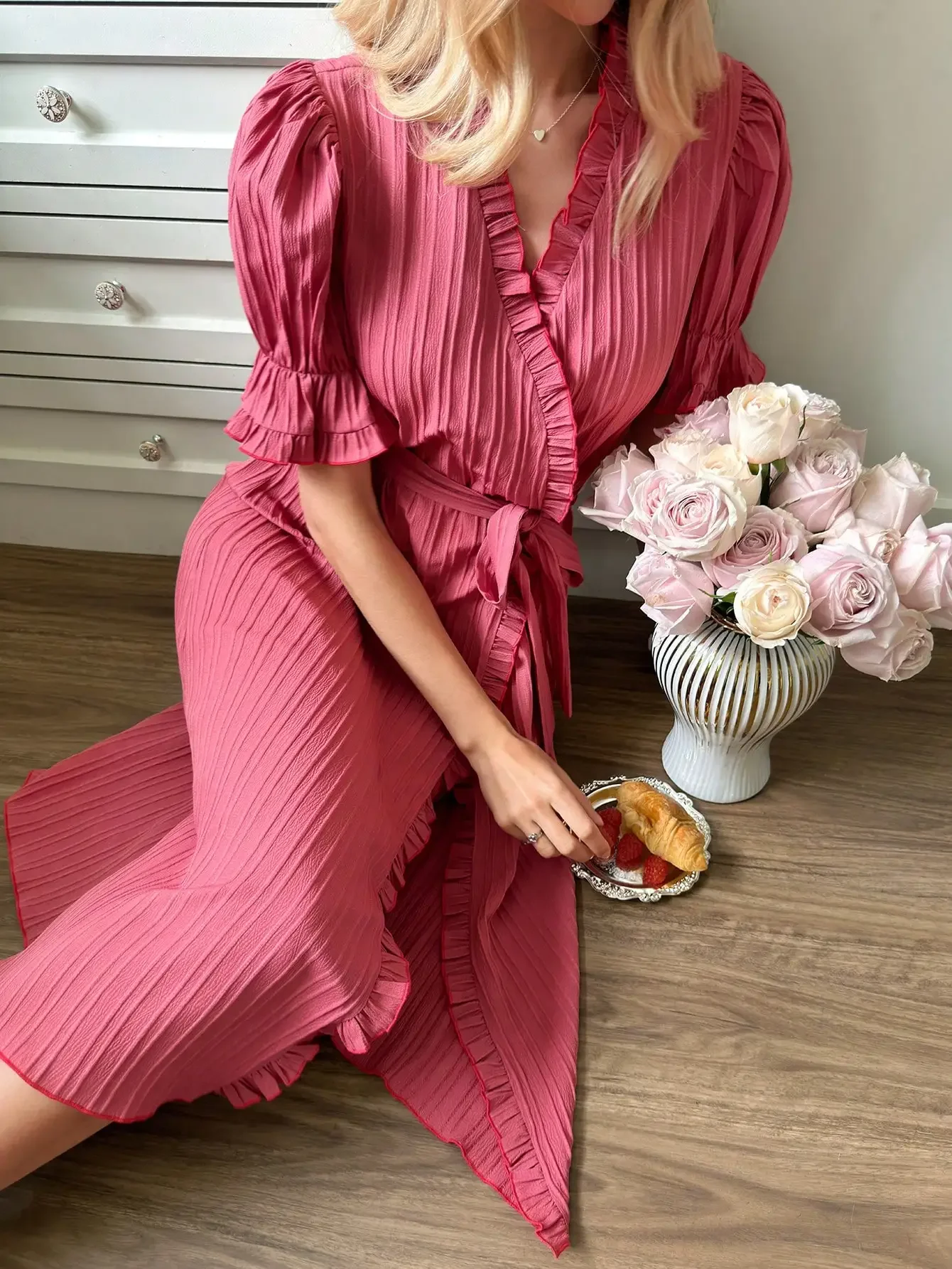 Women's Romantic Floral Ruffled Splice Contrast Color Wavy Hem Tie Robe