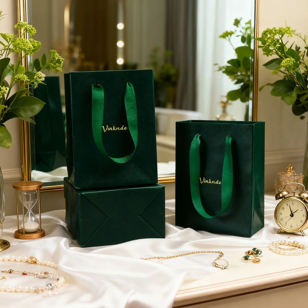 

Оптовая продажа, индивидуальный логотип, золотая фольга, логотип, роскошные темно-зеленые подарочные пакеты, картонные бумажные сумки-тоут, мешок для конфет для свадебной вечеринки