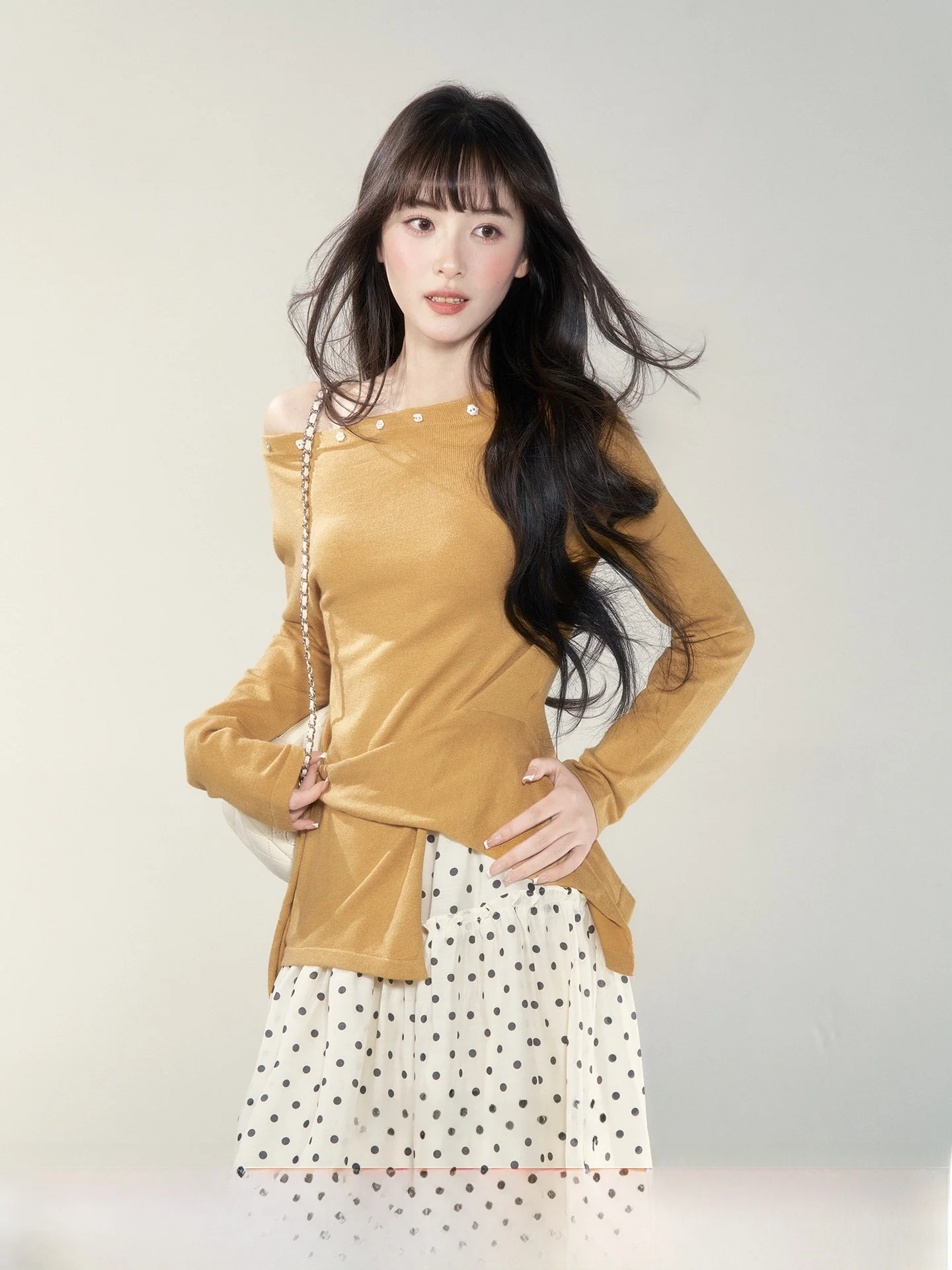 

Женский вязаный топ с асимметричным вырезом и эффектом похудения, коллекция Весна 2026, новинка, корейский стиль, омолаживающий эффект