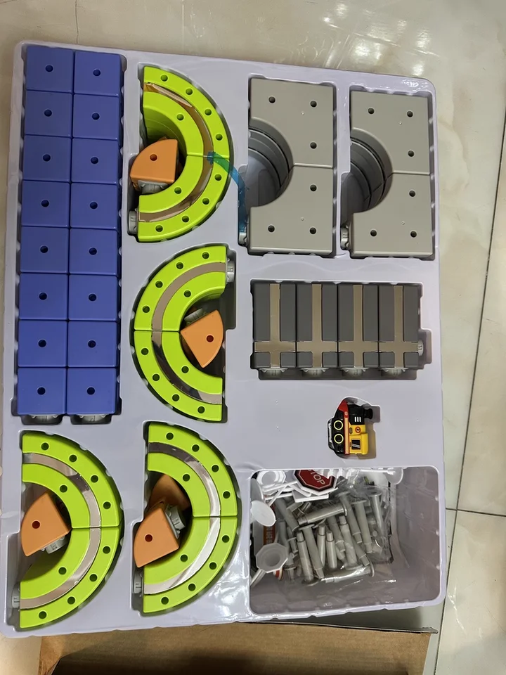 Coche magnético STEM Racing Car Rail Track Set Montessori tren motorizado y laberinto de gravedad juguete para niños regalo de Navidad