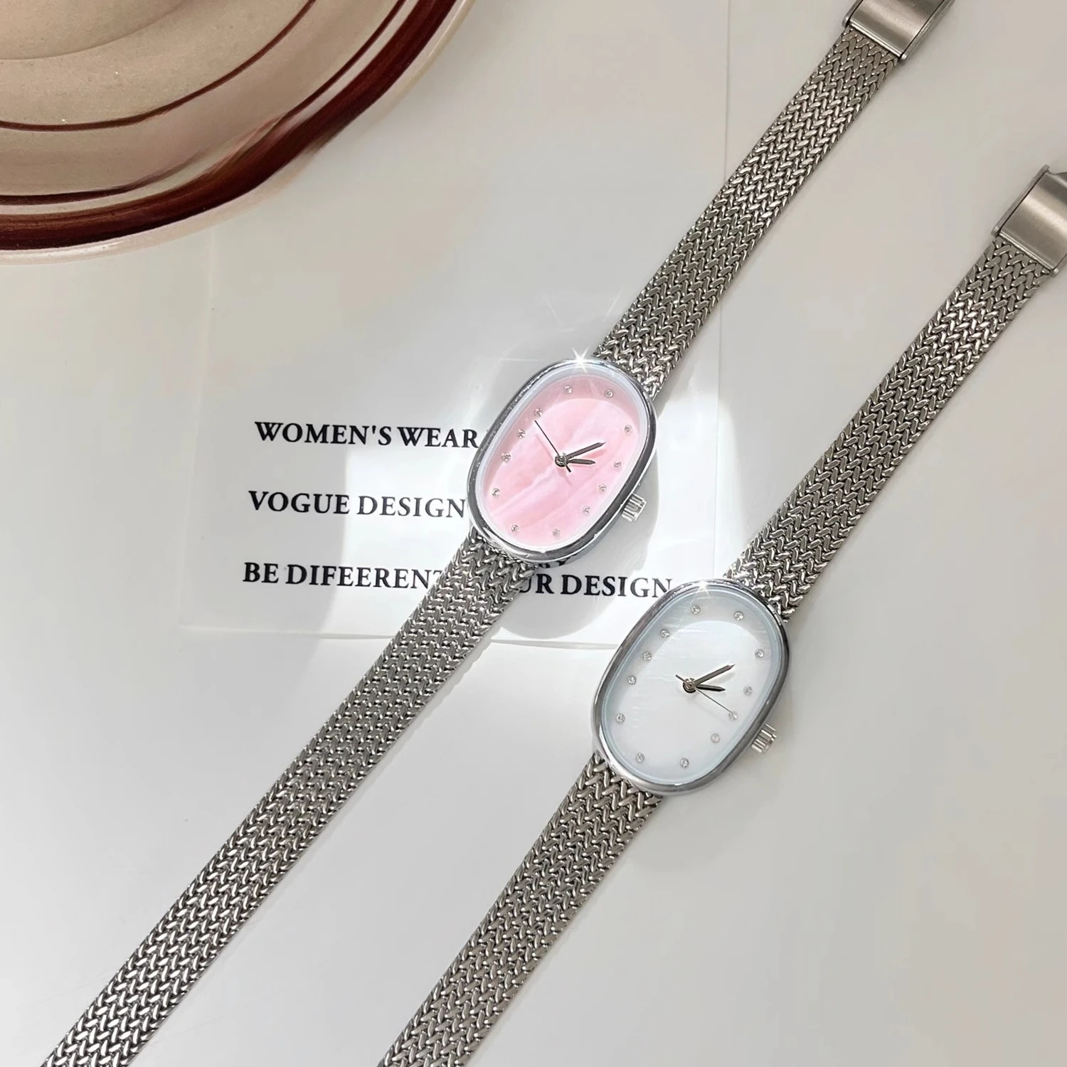 Temperamento della moda di nicchia ovale Fritillary argento freddo alto senso in semplice orologio al quarzo da donna