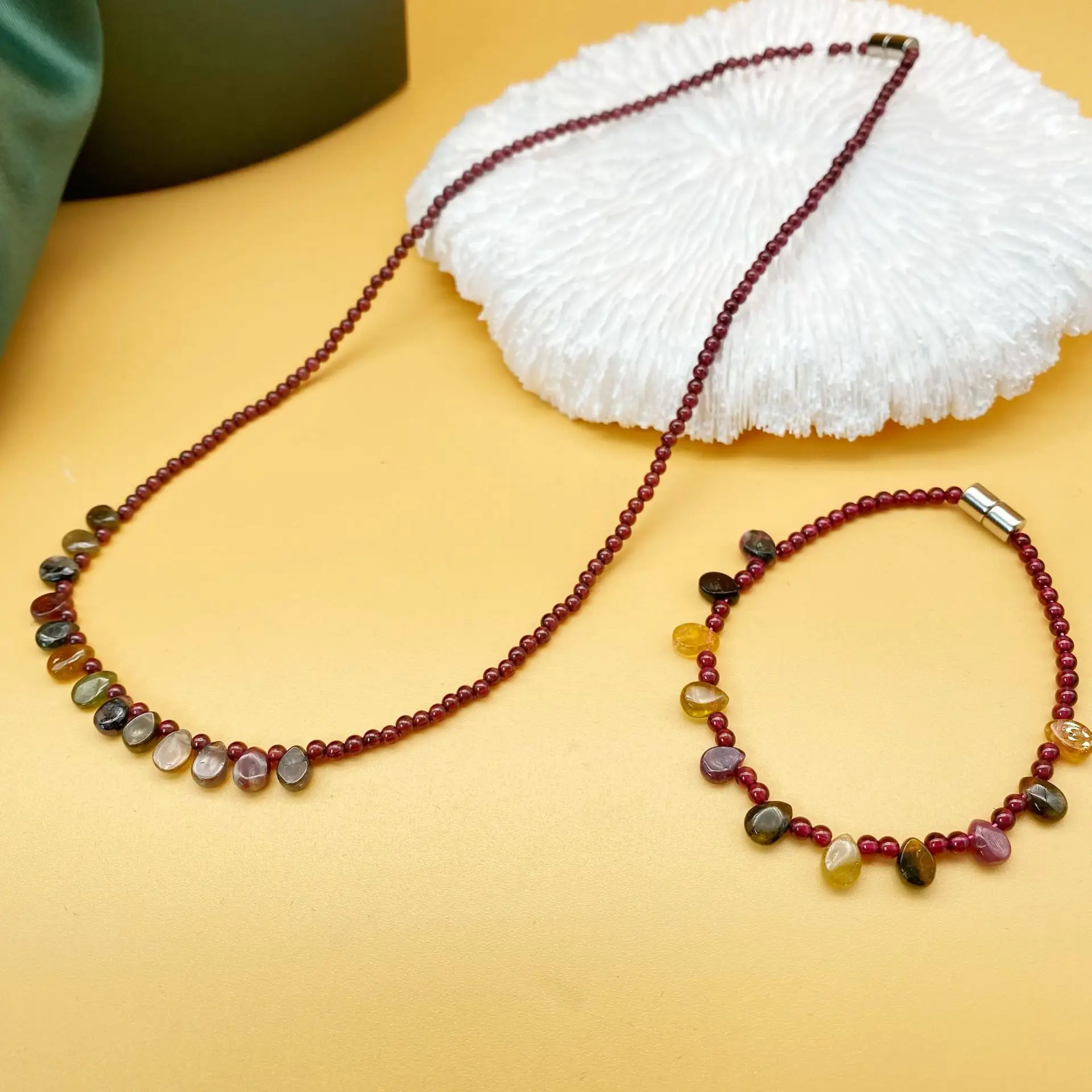 

Natural garnet set, water drop tourmaline collarbone chain, women's niche light luxury versatile necklace, bracelet jewelry.
