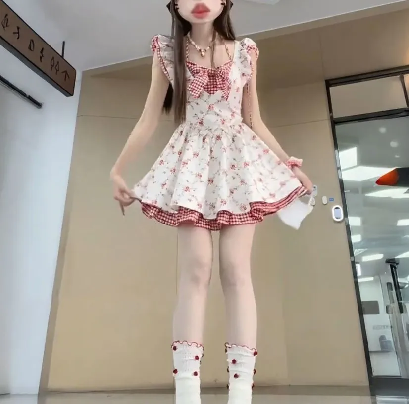 ชุดเดรสผู้หญิงแบบไม่มีแขน แต่งลายปักฉลุ ลูกไม้ผูกเชือก ผ้าแจ็คการ์ด แต่งตาไก่ จับจีบมือ แต่งสม็อค หลายชั้น สไตล์ OL