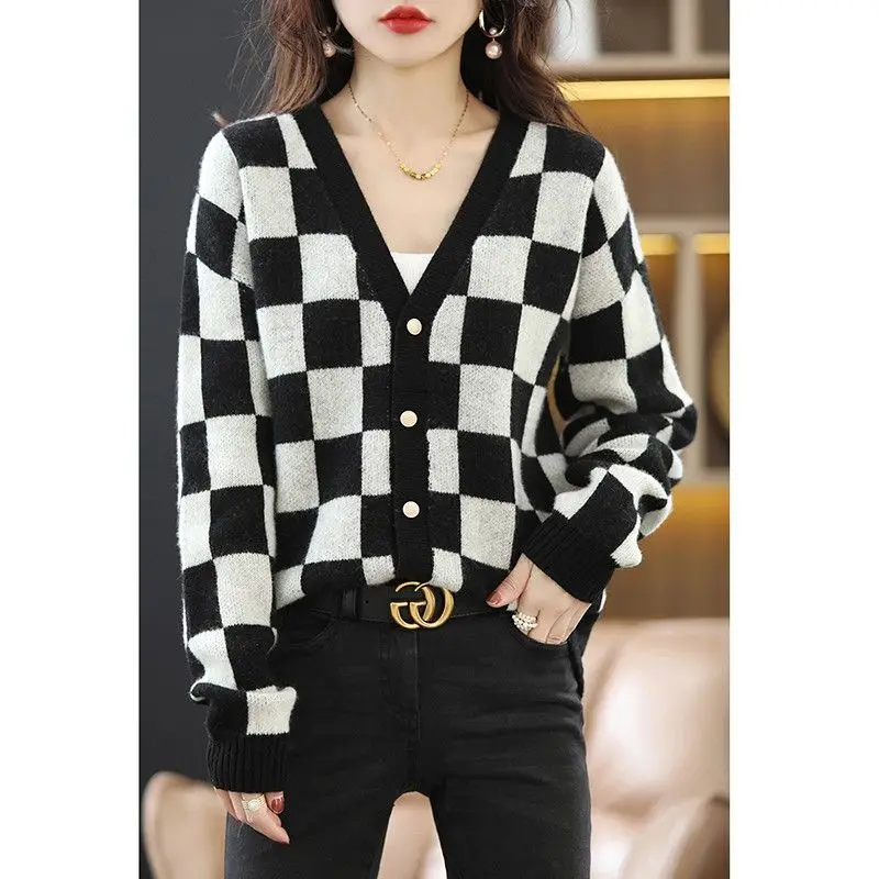 Women's Clothing V-neck 2023 New Fashion Printing Ladies Tops Long Sleeve Autumn Winter Thin Casual Knitwear Buttons Sweaters
