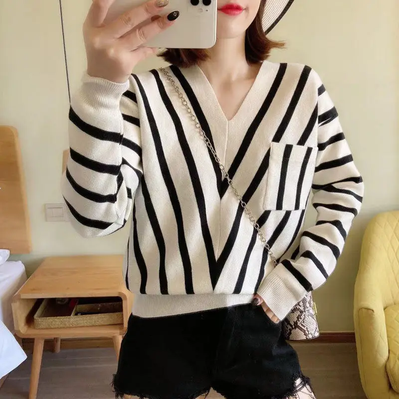 Korean Loose Striped Knitted Jumpers 2023 Autumn Winter Casual Pockets Spliced Female Clothing All-match Elegant V-Neck Sweaters