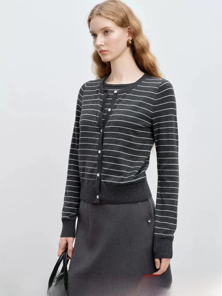 

Commuter Style Short Knit Sweater round Neck Shoulder Length Striped Two-Piece Look Soft Polyester Blend Long Sleeve Women's Top