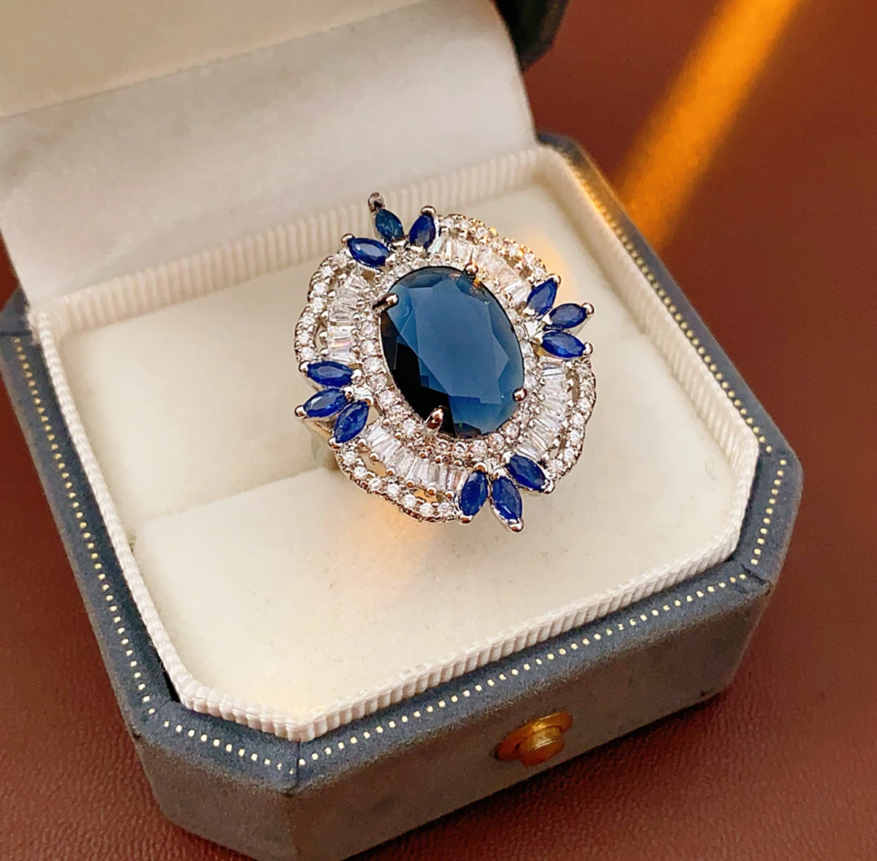 Anillo abierto ovalado de circonio ultrabrillant delicado, sentido de alta gama, anillo de dedo índice, modelo de gran oferta, elegante y lujoso