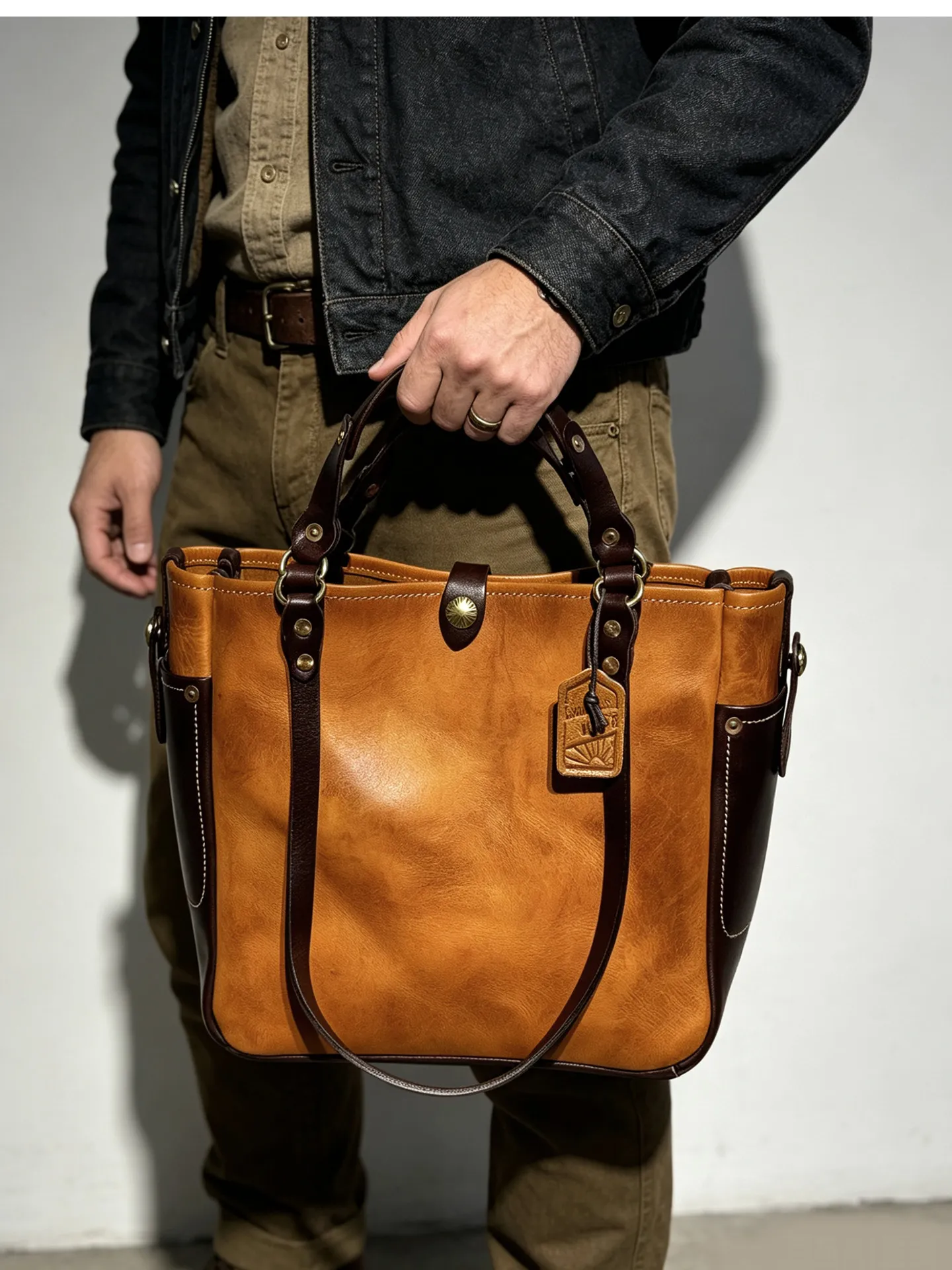 Vintage Designer Handgefertigte Arbeits-Tragetasche aus pflanzlich gegerbtem Rindsleder für Herren, Business Casual Luxus Naturleder Handtasche – Detail 1