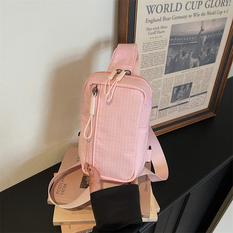 

New Japanese Style Checkered Simple Shoulder Bag Lightweight Fashionable Crossbody Bag for Daily Casual and Simple Commuting Bag