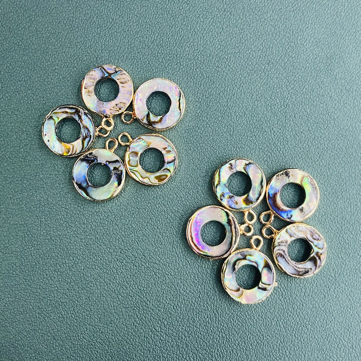 

5pcs Natural Mother of Pearl Shell Pendants Round Shape Abalone Shell for Ladies Jewelry Making DIY Bracelet Earrings Gift