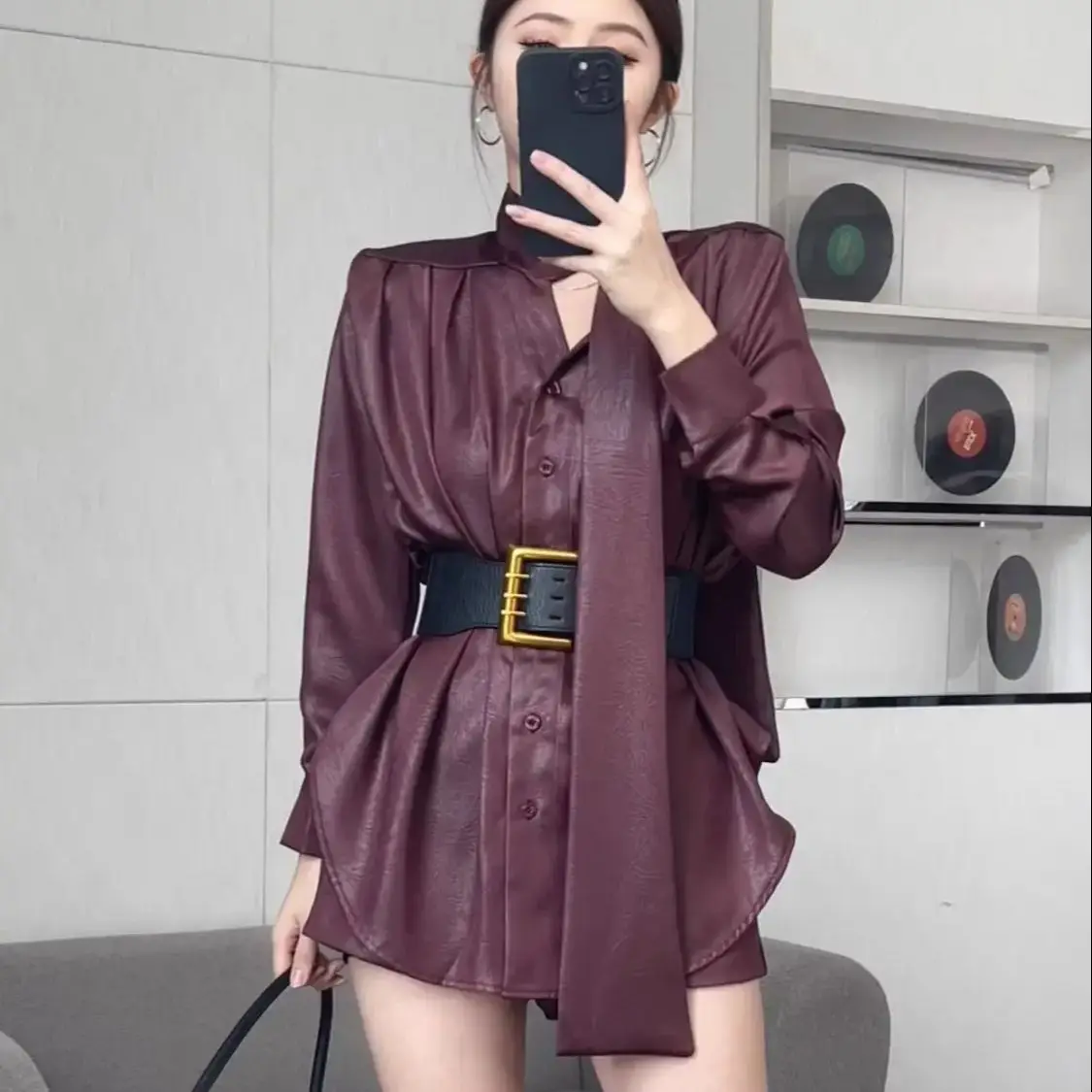 

Two-Piece French Style 2024 Autumn Winter New High-End Satin Long-Sleeved Top Versatile Shorts Niche Design Set