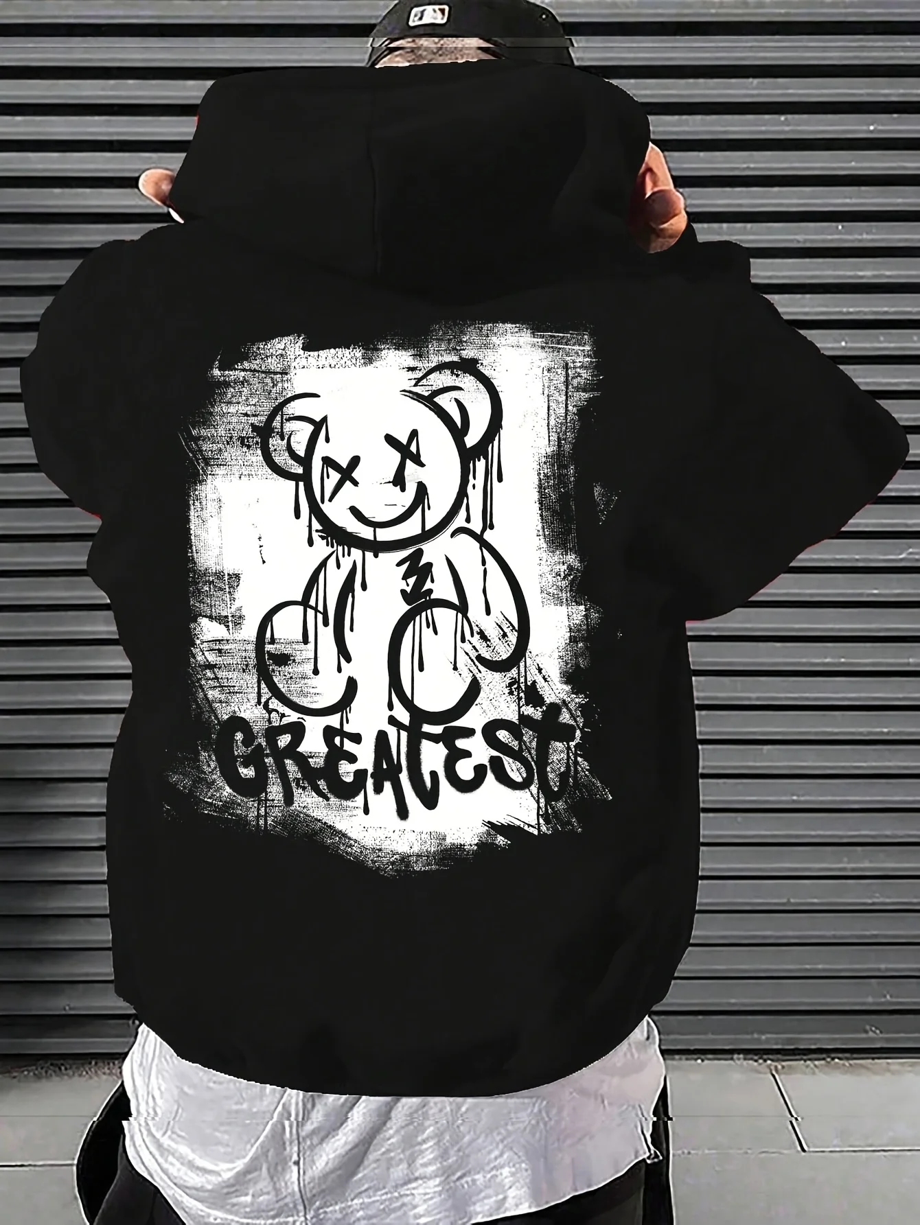 Street graffiti dark men's pullover hooded shirt, distressed ink-splashed cartoon bear with English print, hip-hop style