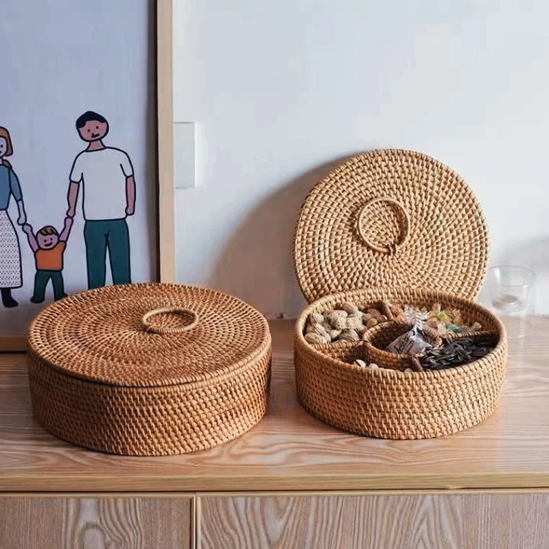 

Natural Rattan Box with 5 Grid Handwoven Basket for Candy Nuts Snacks Rattan Divider Storage Box with Lid Jewelry