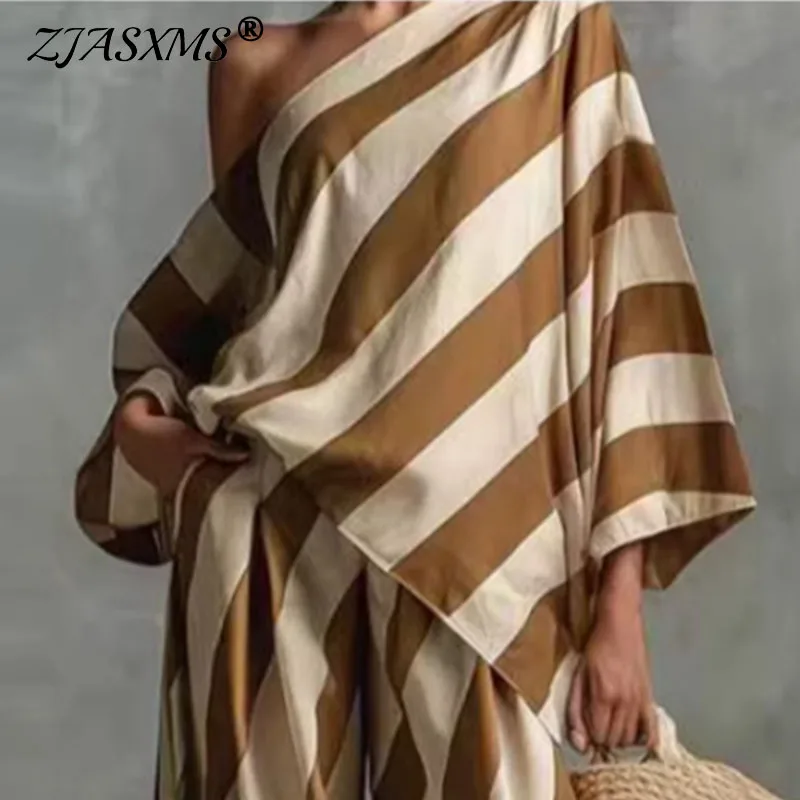 

Сексуальный комплект из двух предметов: топ с асимметричным вырезом и широкие брюки с полосатым принтом, летний свободный костюм с рукавами «летучая мышь» для женщин