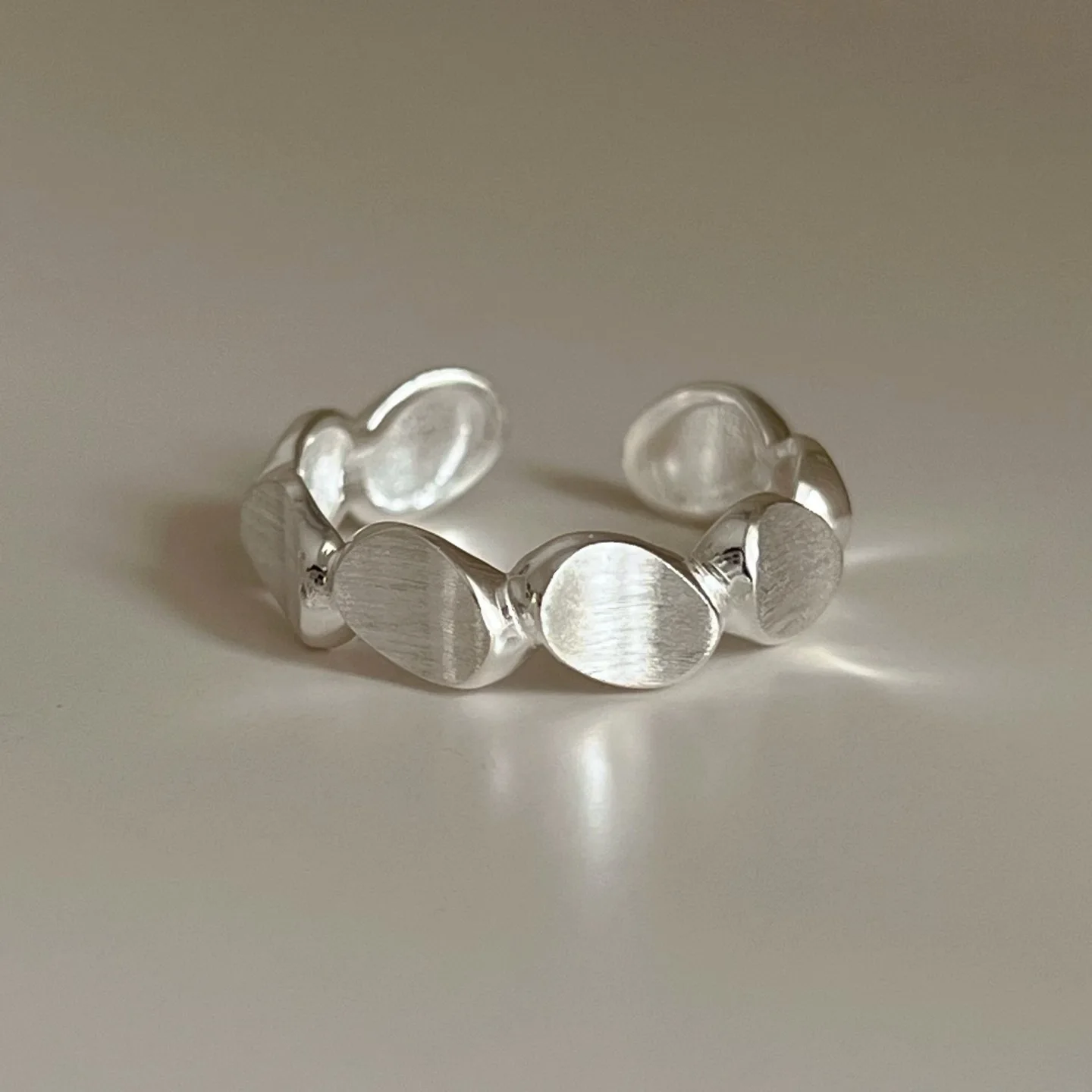 GANPUP Zarter Herz-Muster Verstellbarer Fingerring für Damen, Modischer Neuer Ring, Schmuckgeschenk für Party und Hochzeit – Detail 3