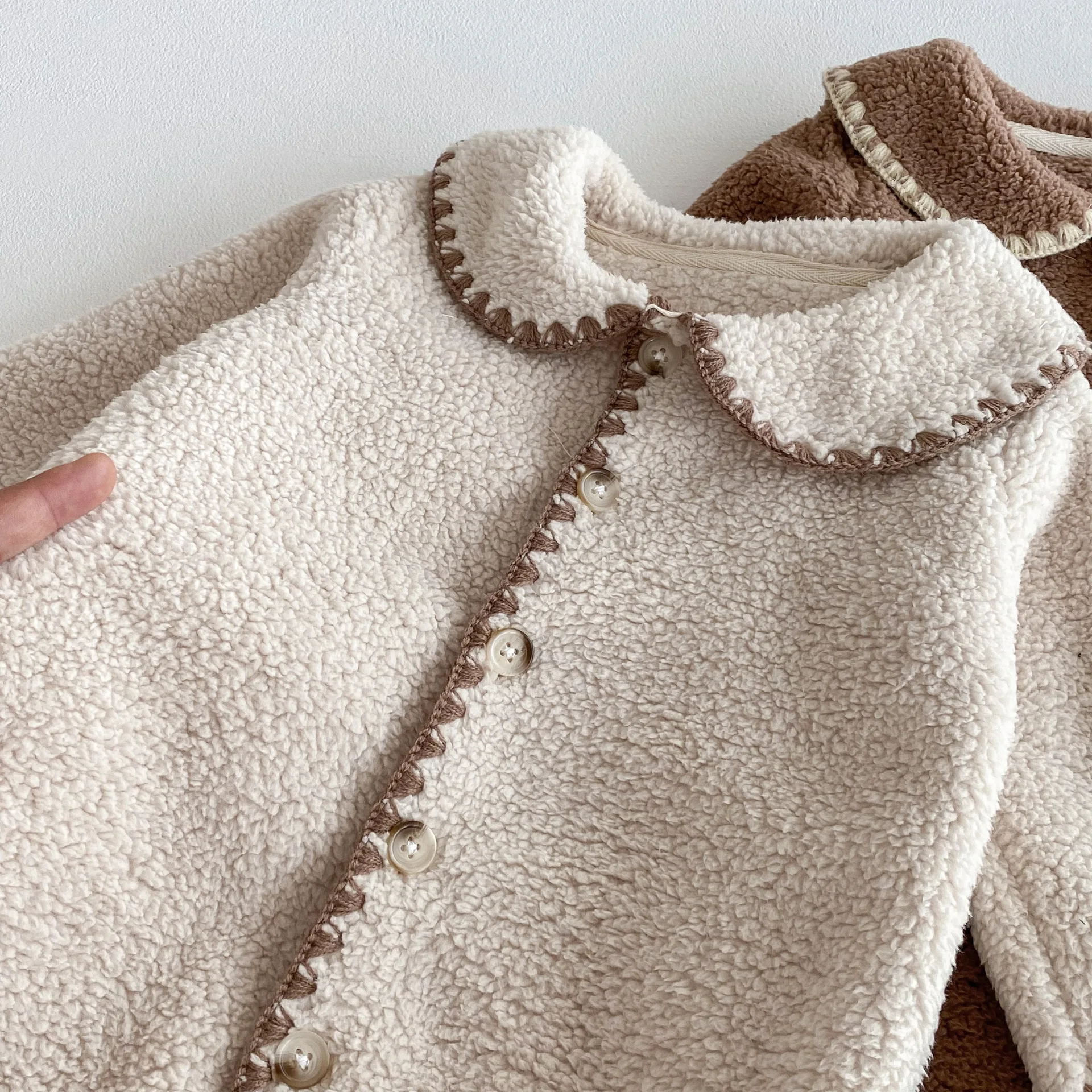 ZOETOPKID Winter-Strampler für Babys mit Revers und Fleece-Futter, langärmelig, für Jungen und Mädchen, Plüsch-Overall mit langen Ärmeln. – Detail 7