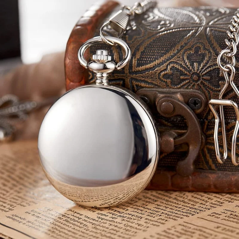 Relógio de bolso masculino elegante de quartzo prateado com algarismos arábicos em mostrador branco, feito em aço inoxidável durável